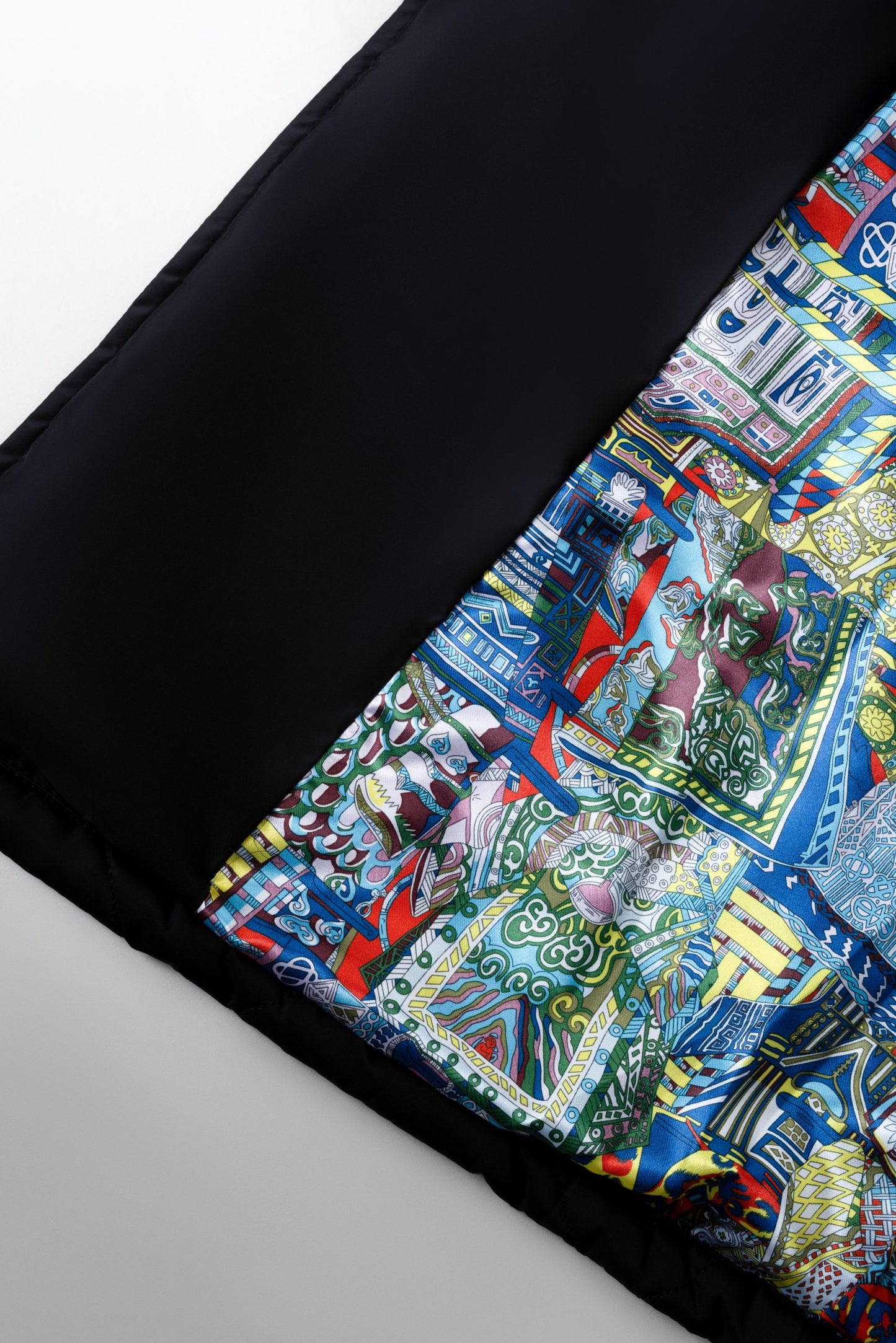 FREISI Padded Jacket — a fusion of timeless design and contemporary flair